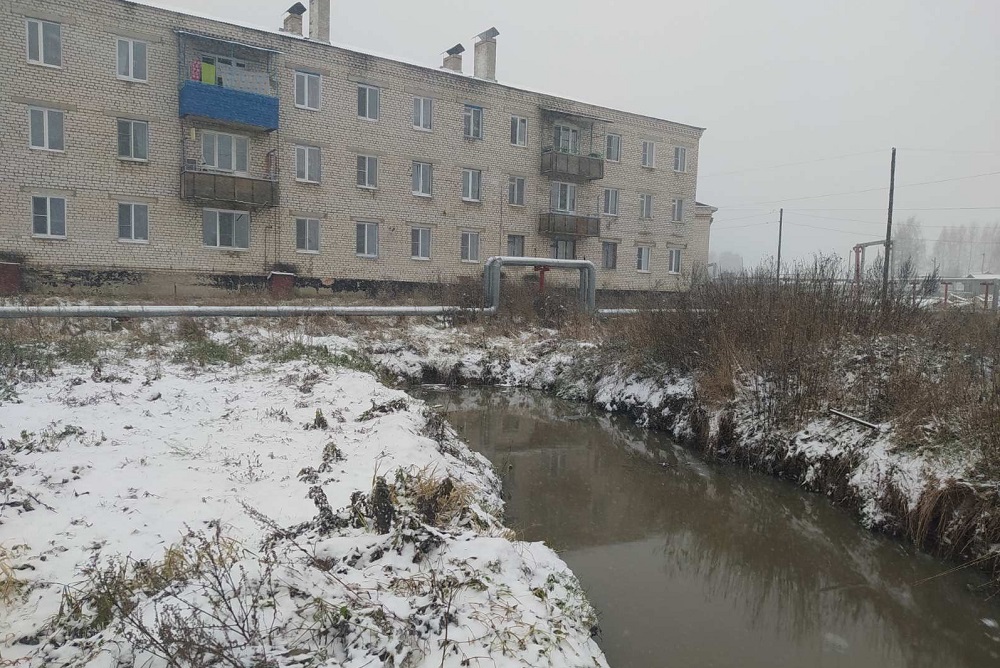 Администрацию Варнавинского района оштрафовали за слив канализации около многоквартирного дома